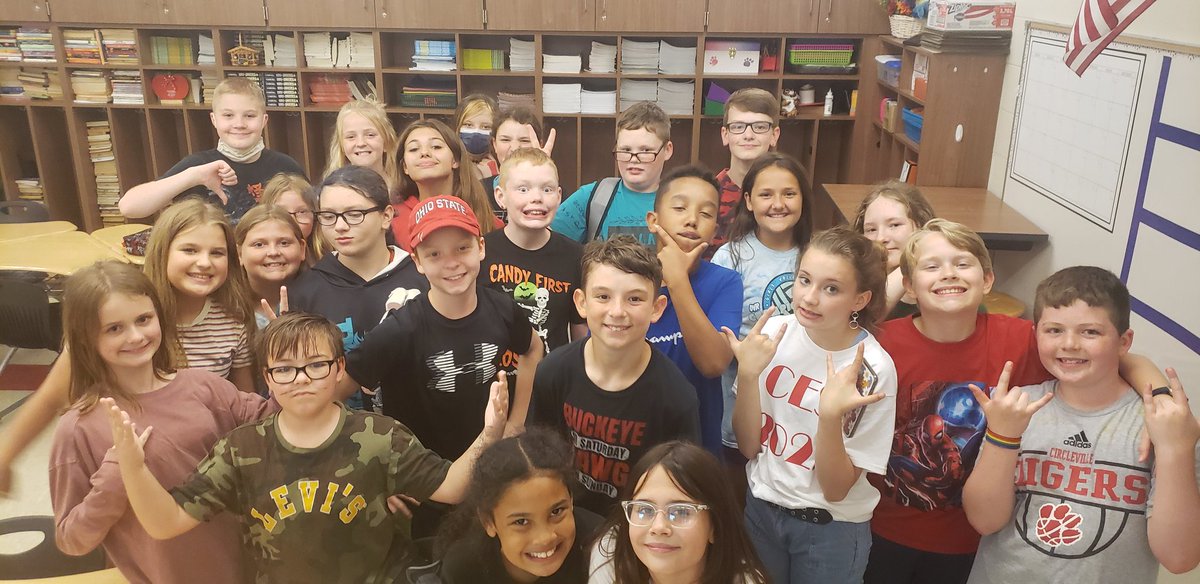 LindseyC83's tweet photo. Last day as 5th graders. To the middle school they go! I wish these kiddos all the very, very best!!!! ♡♡ #sullivanscholars #cestogether #circlevilletigers https://t.co/Xho0uGokP0