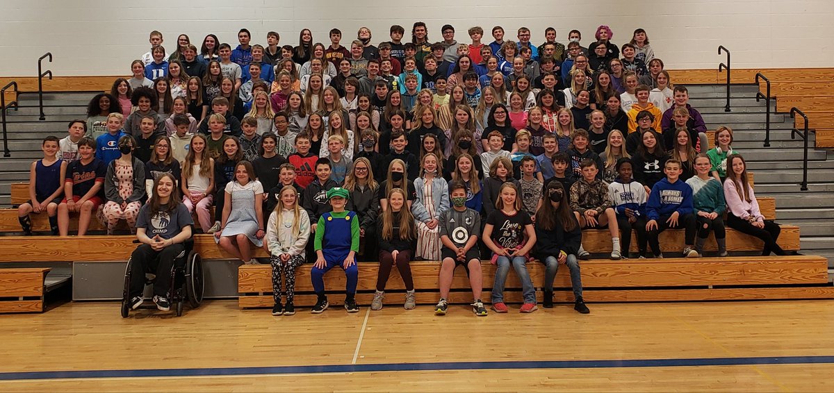 awix22's tweet photo. On to 8th grade for this amazing group! Class of 2027. @KMMS_Larsen @jfague9 @JamieSkala https://t.co/AmajSdwDqN