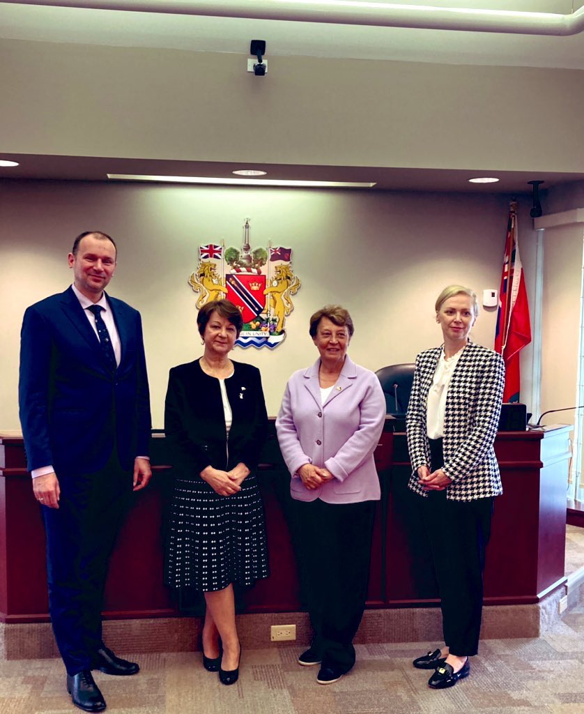 🇵🇱Amb-des.<a href="/WitoldDzielski/">Witold Dzielski</a> &amp; CG @PszczolkowskaPL met with Mayor of St.Catherines @WSendzik and Lord Mayor of Niagara on the Lake <a href="/BettyDisero/">Betty Disero</a> 🇨🇦

Shared views &amp; perspectives on:
-security situation in 🇺🇦&amp; #NATO’s Eastern flank
-joint projects with 🇵🇱 community.
&amp; 🇵🇱🇨🇦cooperation