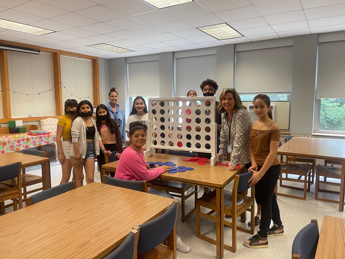 Looking forward to having our incoming ENL ninth graders next year! Special thanks to Ms. Proske and our faculty and staff for the warm welcome 🙏 <a href="/csatory/">Christine Satory</a> <a href="/specialKproske/">Kourtney</a> <a href="/OAmilhus/">Audrey Miller</a> <a href="/MsStillwellOHS/">Carla Mesquita</a>  @drdavidsrose1 @TeachMitch