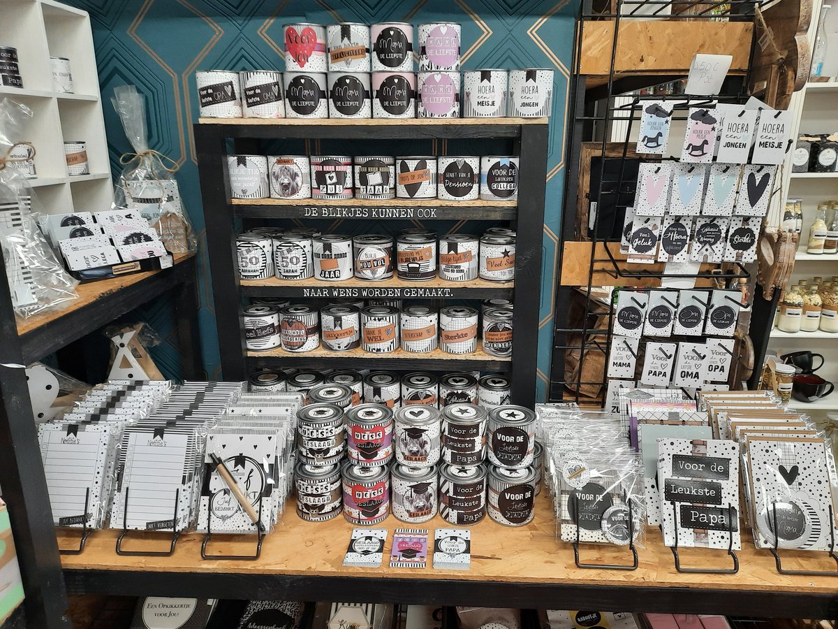 Bijgevuld bij #HalloKado in #Hillegom #shopinshop #winkel #blikjes #vaderdag #geslaagd #juf #meester #bedankjes #kaarten #kleinekaartjes 
marlijndesign.nl