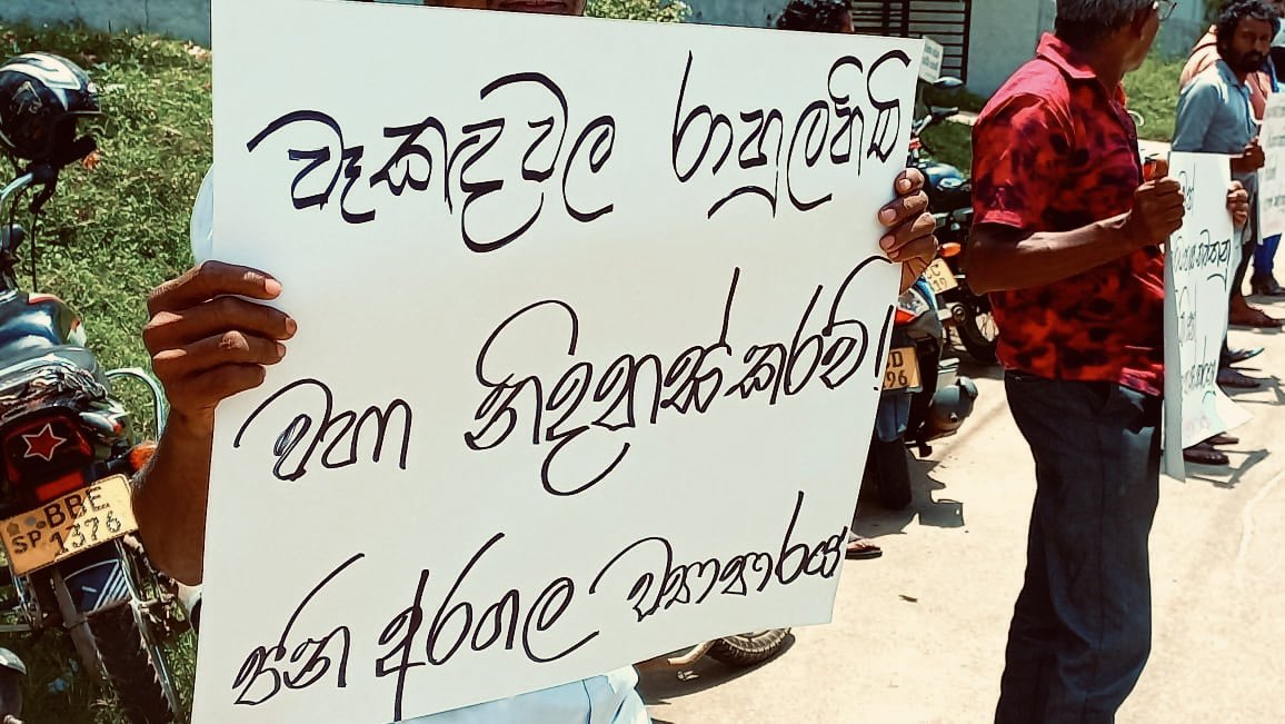 JDSLanka's tweet photo. As #Walasmulla District Magistrate Court ordered to remand Wēkandawala Rāhula & Dēvālegama Pemarathana, 2 activist monks residing at #Weeraketiya Bōdhirukkārāma temple in south #SriLanka until May 31, people held placards outside court premises today, calling for their release. https://t.co/hYzQ6HdkIl