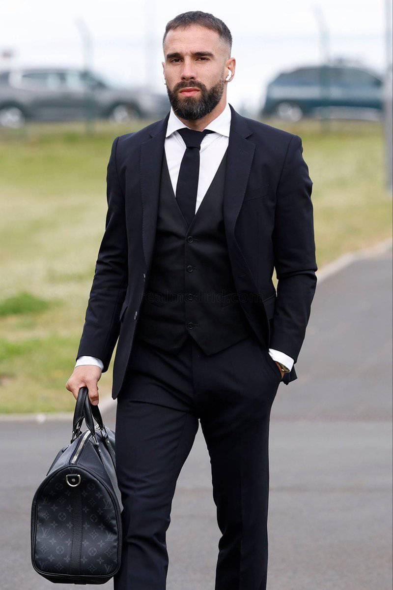 FCRealMadridFT's tweet photo. Real Madrid players have arrived in Paris for the UCL final 😍❤️🔥

Real Fan's won't skip this 📷🇪🇸💜
#picchallenge #RealMadrid #fcrealmadridfantoken #laliga https://t.co/irmYQ9ITg4