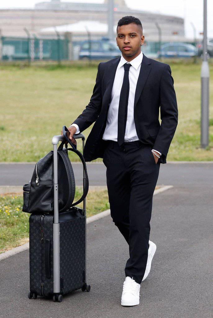 FCRealMadridFT's tweet photo. Real Madrid players have arrived in Paris for the UCL final 😍❤️🔥

Real Fan's won't skip this 📷🇪🇸💜
#picchallenge #RealMadrid #fcrealmadridfantoken #laliga https://t.co/irmYQ9ITg4