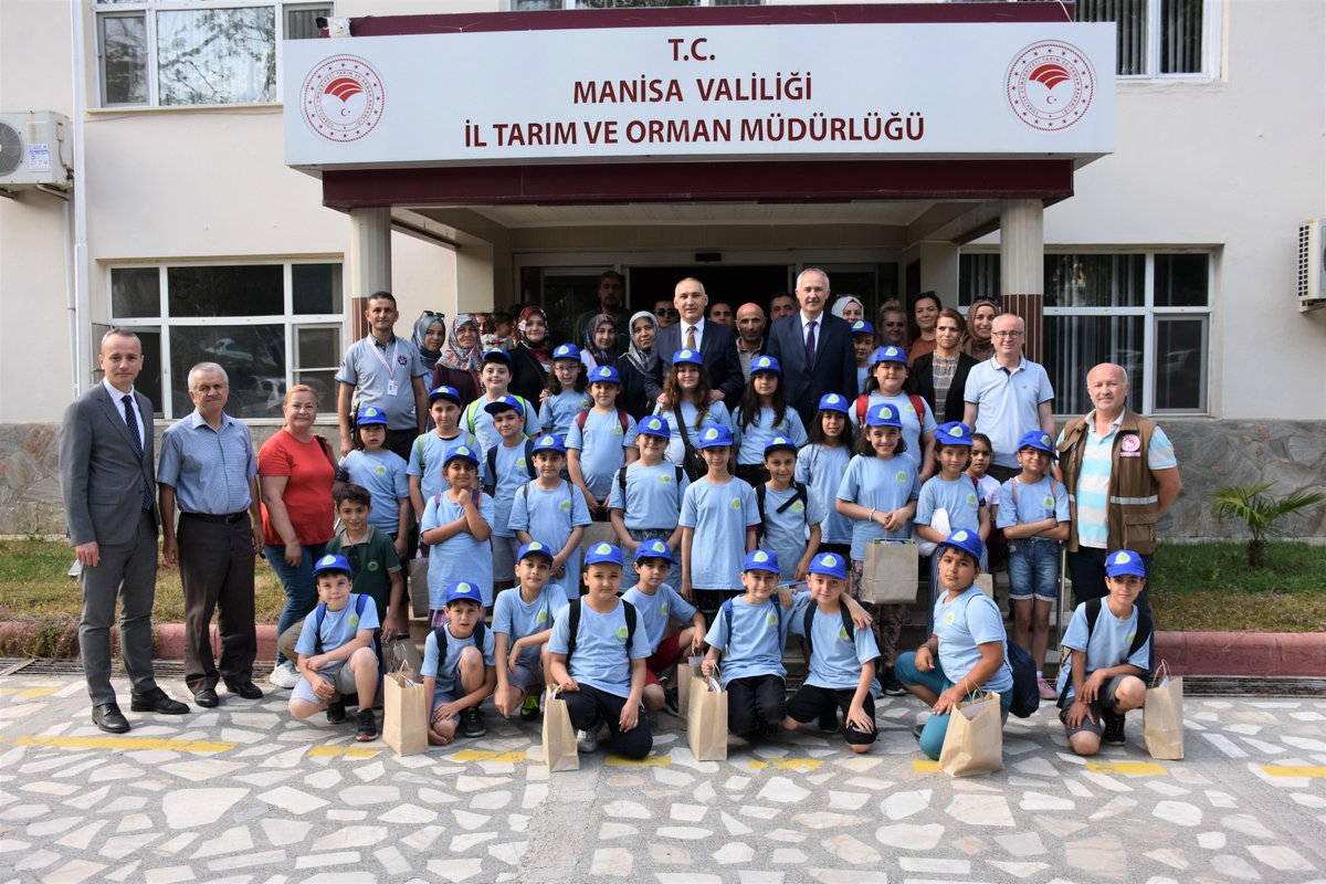 il_mem_45's tweet photo. İl Müdürümüz Sn. Mustafa Dikici, Manisa Tarım ve Orman İl Müdürlüğü tarafından düzenlenen "Lider Çocuk Tarım Kampı" etkinliğinin kapanış törenine katıldı. İlimizde "Lider Çocuk Kampı" 5 gün süren etkinliklerle tamamlandı.
@tcmeb @mdikici45 https://t.co/QDfBckgpjo