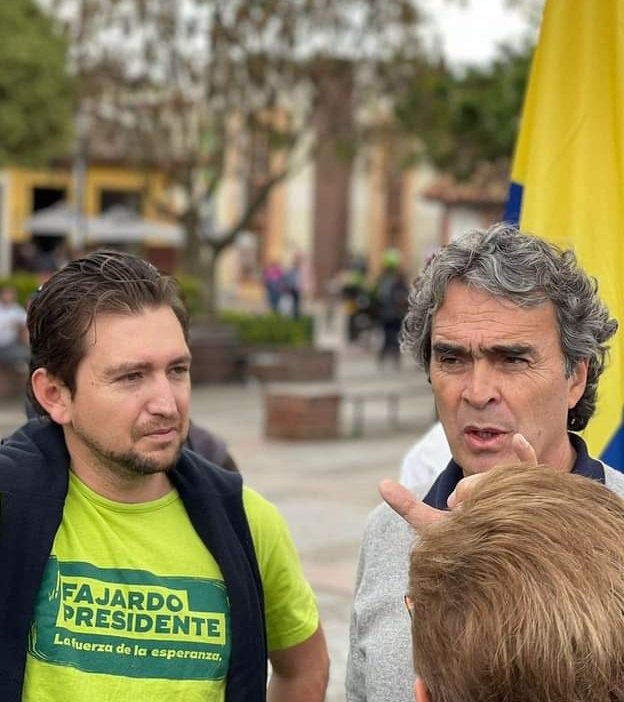 NixonMora12's tweet photo. Que la decencia se vuelva viral. 
@sergio_fajardo  PRESIDENTE 🇨🇴 https://t.co/jaNeP9Fxoz