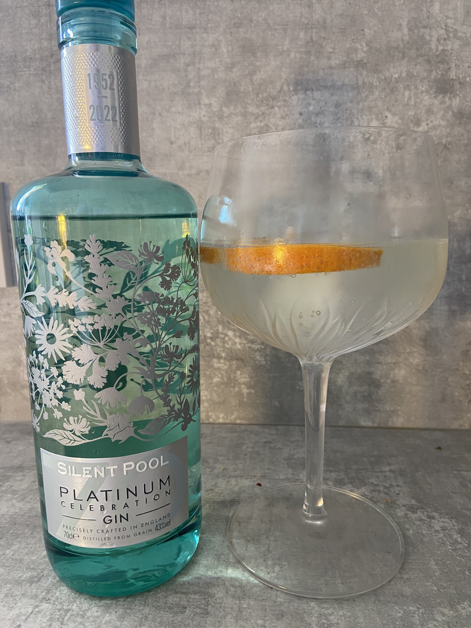 サイレントプール ジン プラチナ・ジュビリー Silent Pool Platinum