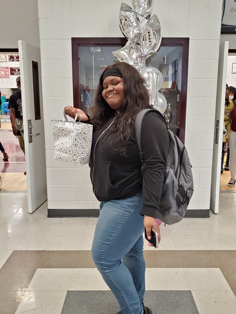 HeritageHS's tweet photo. The "After Prom" activity hour was a success for the Class of 2022.  Thanks to our community sponsors for your support.  They seniors had an AWESOME time and many won gifts that will assist in next steps.
#canepride #nnpsproud #5800Family #NNPSGrad https://t.co/U1l8bdtZDz