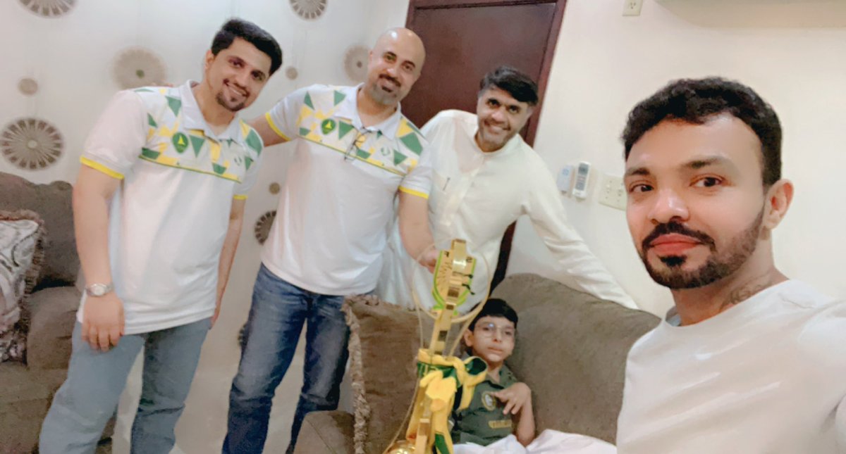 في حياتنا الكثير من الناس الذين يستحقون دائماً ذكرهم بالخير. سواء من الأهل والاصدقاء فنراهم الأقرب لنا في أزماتنا الصحيه والنفسيه. بدونهم تصبحي الحياه بلا قيمه. فكلنا نحتاج لمن يدعمنا دائماً ويسعدنا معنوياً. كل الشكر للاستاذ علاء ولأعضاء ادارة النادي على قلوبنا.  <a href="/Alaa490/">علاء الهمل‏ || Alaa Alhamal</a>