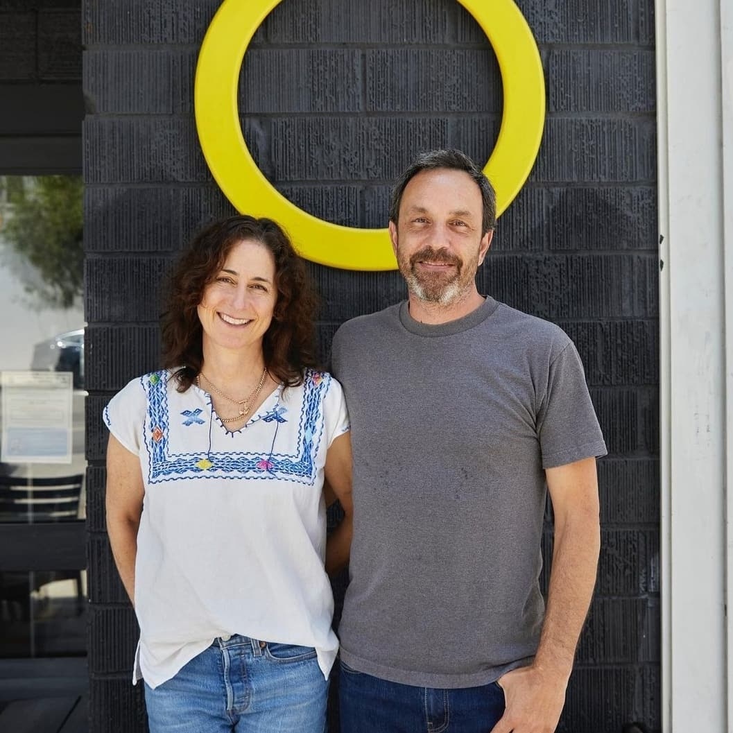 UnitedFriends's tweet image. A huge thank you to @fonuts for their generous donation from their Vanilla “foster fonut” sales. All proceeds went to UFC and LA foster youth! The owners, Thom and Nancy, have been supporting UFC during FCAM for years now, and we are so grateful for their continued generosity.