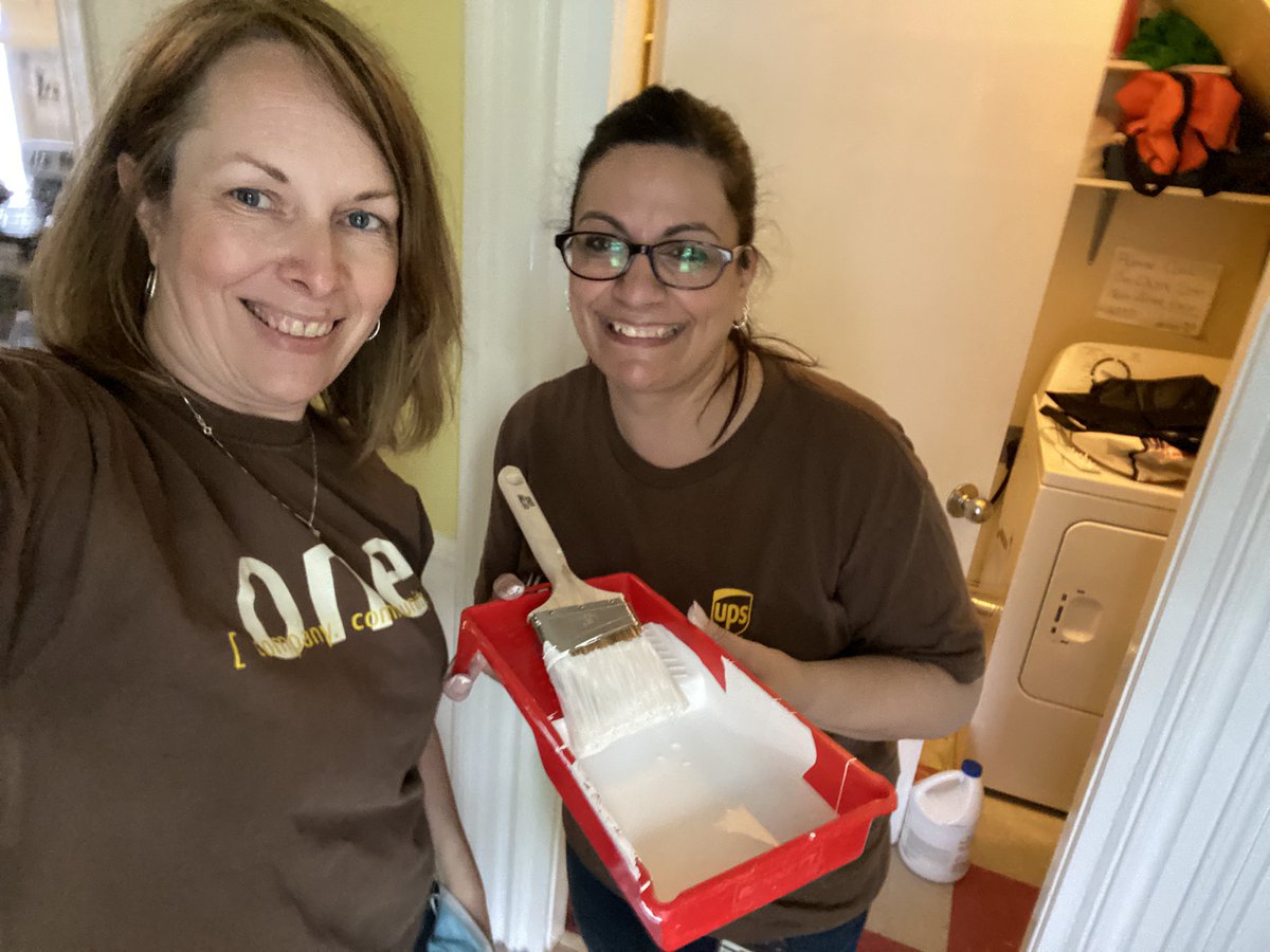 Bilodeau00's tweet photo. @UWCentralNB @UPS_Canada we are proud to participate in the annual United Way Day of Caring. Our team of UPSers from our National Customs Brokerage operation got busy painting at Grace House! https://t.co/mgtxeAuPbS