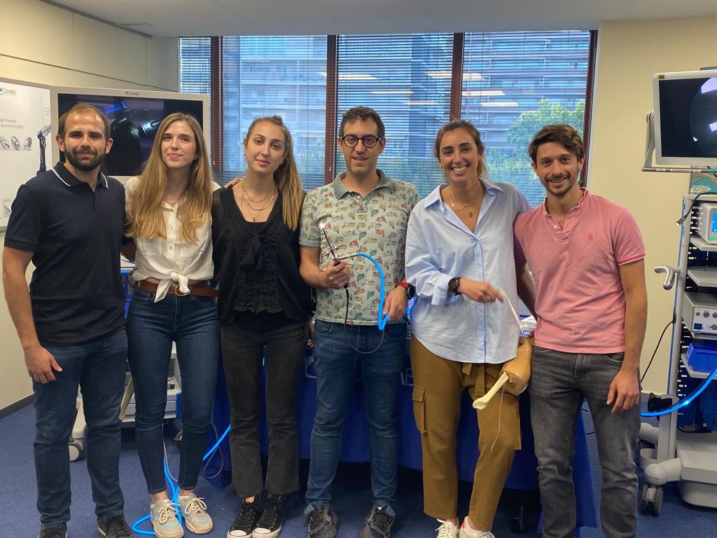 traumaterrassa's tweet photo. 👩‍🎓 Tarde de docencia en artroscopia de rodilla con nuestros residentes #arthrotraining #knee 

Gracias a @conmed por la colaboración https://t.co/oqfllFkQ5j