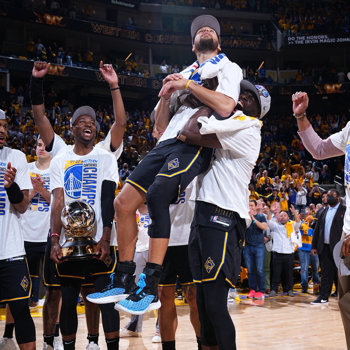ThirtyInk's tweet photo. A first of its kind for a one of a kind.

🏆 Western Conference Finals MVP: @StephenCurry30 🏆 https://t.co/VtFXErokIT