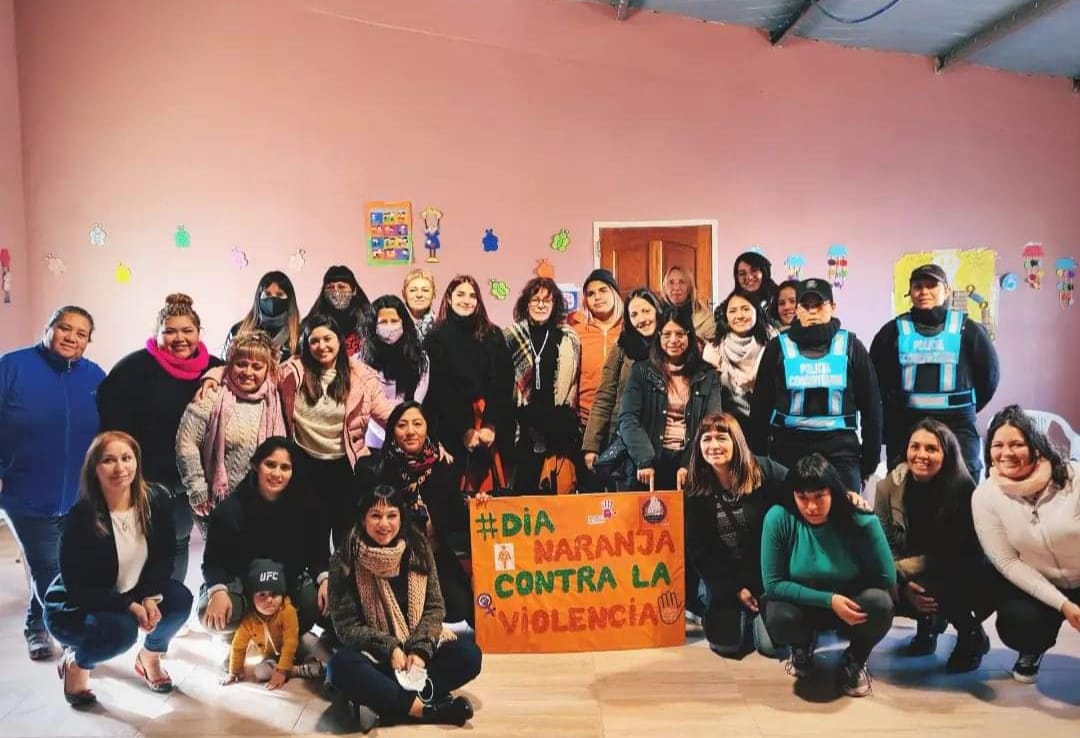 Prisciltw's tweet photo. Gracias Capilla "Virgen Protegida" por recibirnos, exelente trabajo!
#EntreTodes
#CIM
@mujeresygenero https://t.co/9dhN9EBbit