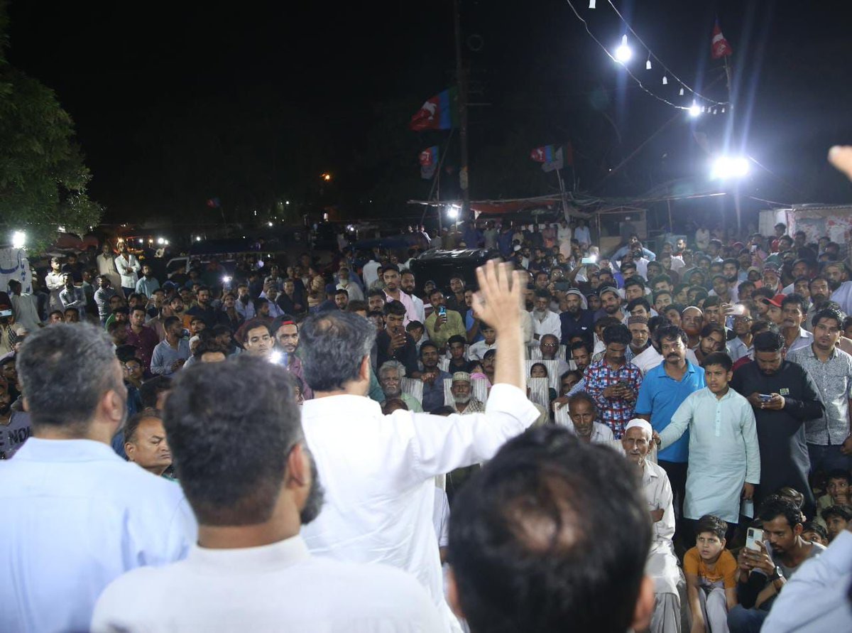 MQMPUpdates's tweet photo. پاک سرزمین پارٹی کے چیئرمین سید مصطفیٰ کمال نے  ڈسٹرکٹ کورنگی مرکزی الیکشن آفس این اے 240 (پول سی) آفس کا افتتاح کیا اور عوام سے خطاب کیا، اس موقع پر امیدوار برائے حلقہ این اے 240 شبیر احمد قائم خانی  ، صدر ڈسٹرکٹ کورنگی نجم مرزا اور دیگر مرکزی ذمہ داران بھی موجود ہیں۔
@KamalPSP https://t.co/Gzey2bIoJo