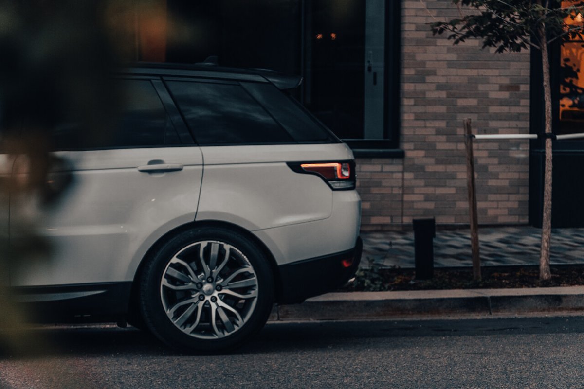 Prestige_CO's tweet image. Lets's take a trip back to 2016 in this beautiful #FujiWhite #RangeRoverSport. A Supercharged 5.0L V8 and an odometer reading 9000 miles below the market average ensure a delightful journey.

Stock: 220457A
☎️: 720-410-8821

#LandRover