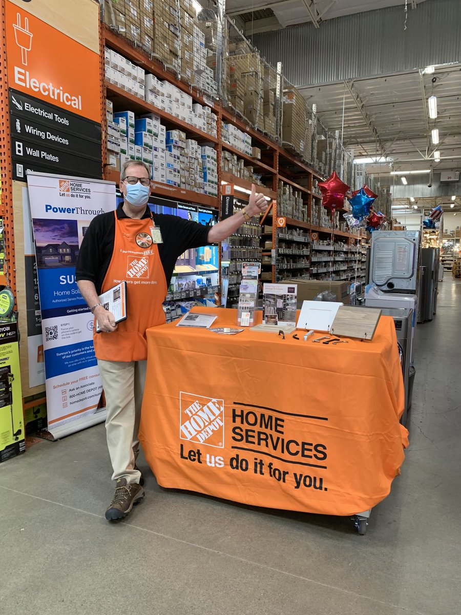 CmonteiroThd's tweet photo. DC, David Goerss, and store greeter, Sonny teaming up at store #0657 to help each other out with greeting customers and generating leads. #teamworkmakesthedreamwork ⁦@THDjulia⁩ ⁦@CarrieDSMD30⁩ https://t.co/DTJ1LglMyH
