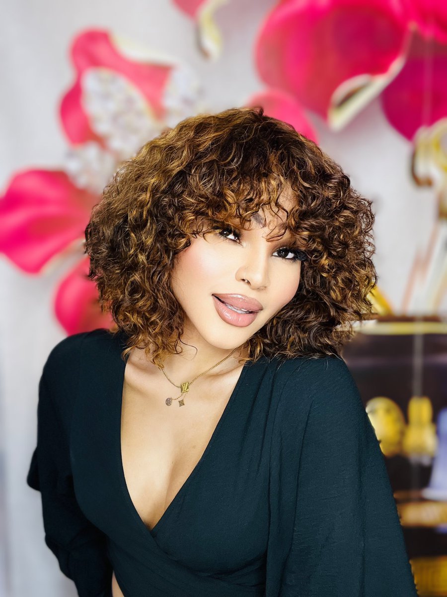 have you seen a fine girl today 😊😅