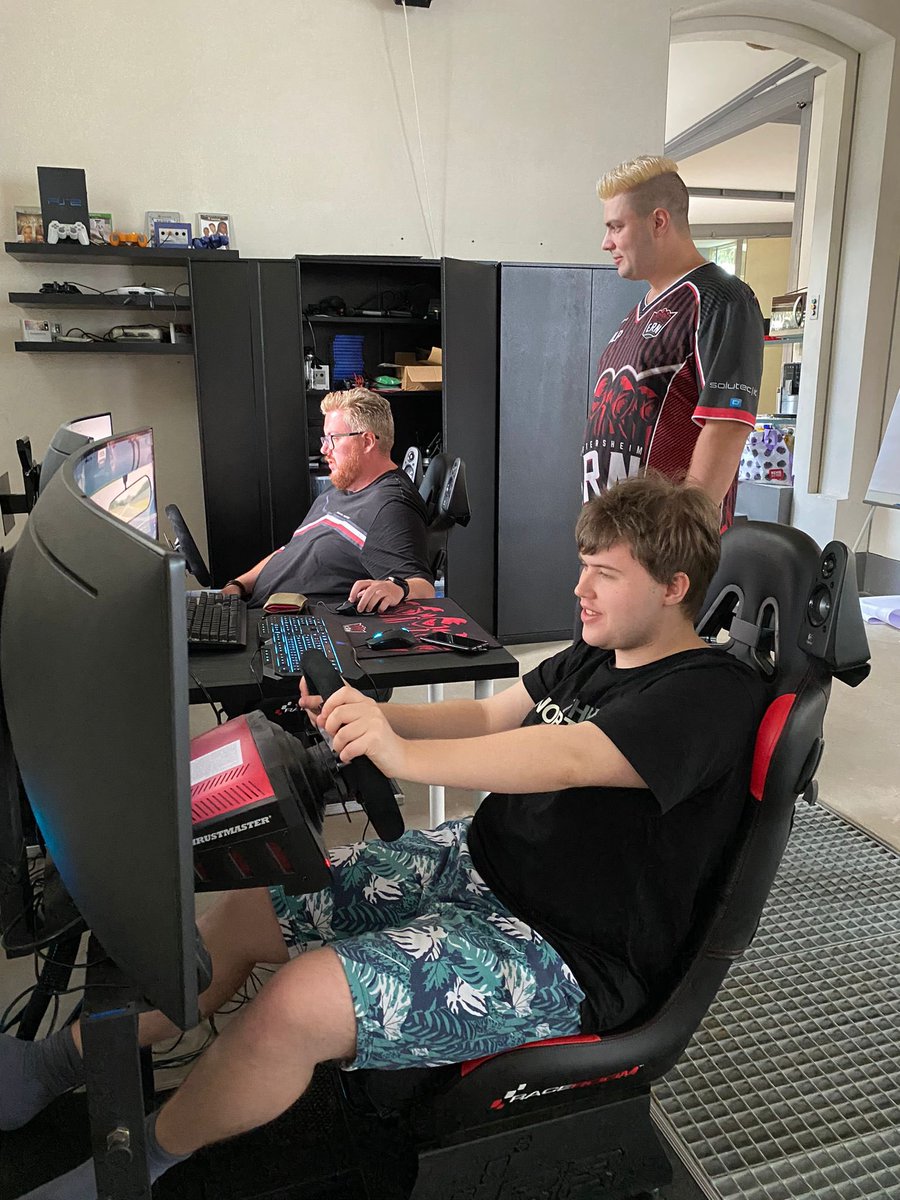 esportrn_'s tweet photo. Heute findet seit langer Zwangspause endlich mal wieder ein #EsportCafe…eh ne #ERNGameTogether… naja, einen neuen Namen überlegen wir uns noch. Hauptsache das #ELZ erfüllt wieder seinen Zweck und das ist Leute zusammenzubringen🤩
#ern #tsvo #lokal https://t.co/ZzcHR16sSl
