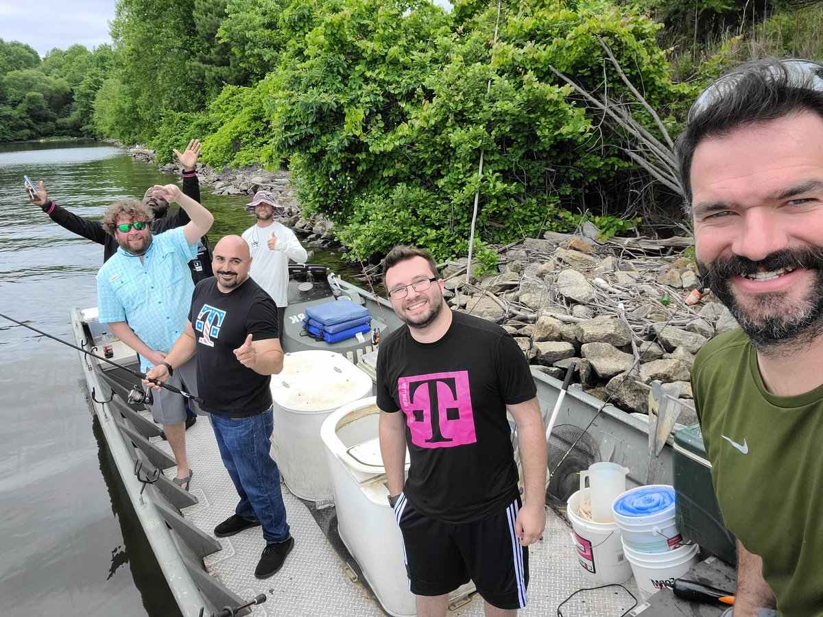 The @GPMobileTPR OneCarolina Division continues to makes moves!  Great to see <a href="/BJFallsGP/">BJ Falls</a> representing the top store in Charlotte as a recent internal promote! Bonus was catching some fish on the team builder. Keep up the great work team!! #earlydinnertrip
