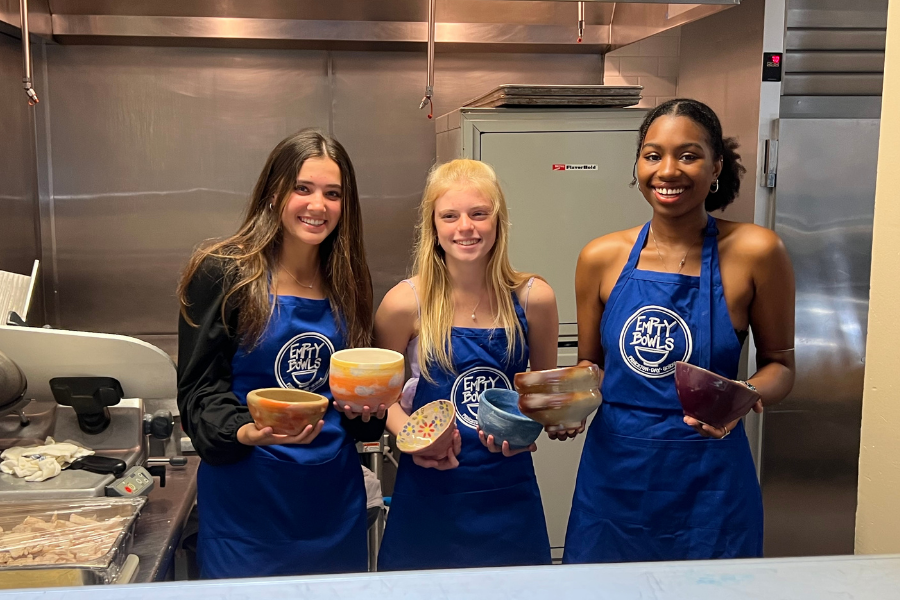 At the recent Empty Bowls event that took place in the Campus Center at Princeton Day School, students, faculty, staff and parents came together for a night of conversation and community. ✨ 

Read more about this extra special event here:
pds.org/post/~board/ne…