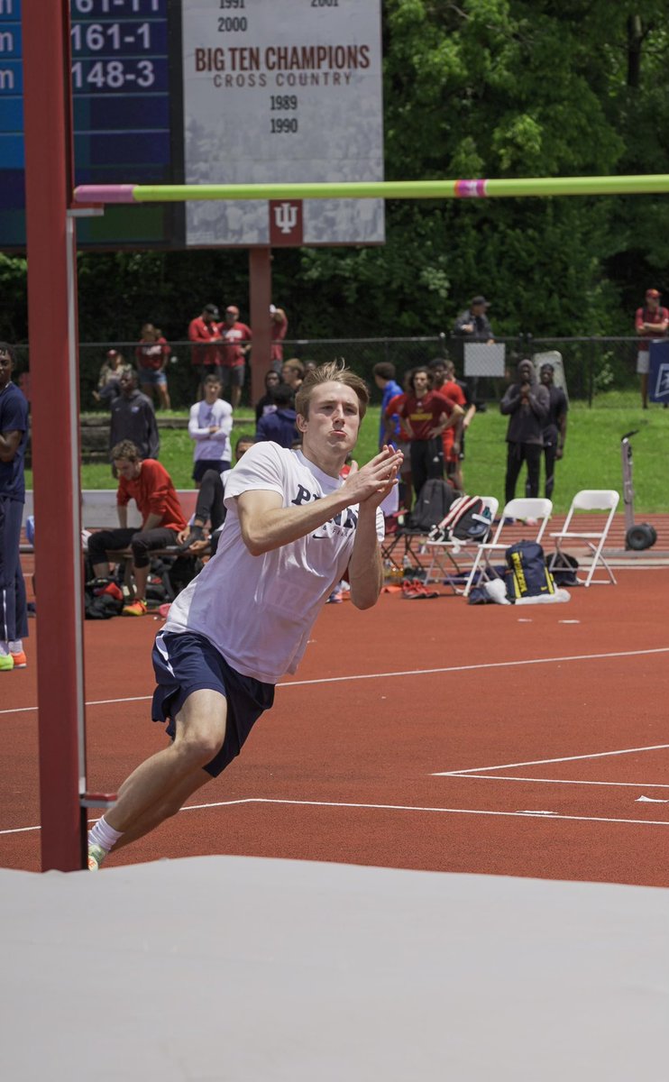Conrad Moore warming up for his first <a href="/NCAATrackField/">NCAA Track & Field</a> East Prelims appearance in the high jump!

#ThePursuit | #FightOnPenn