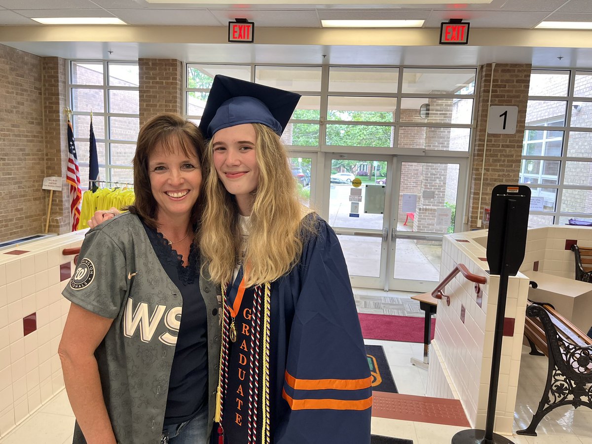 My absolute favorite day of the year is the Senior walk. I can’t believe these former 6th graders are graduating. At one time they were all my height. Love seeing these kids grow and soar. <a href="/CFESRedBirds6th/">CFESRedBirds6th</a> <a href="/CFESRedBirds/">Cardinal Forest ES</a>