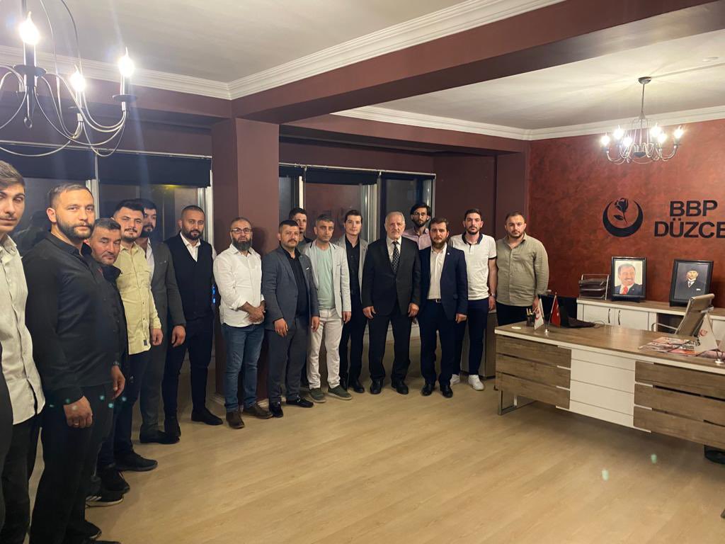 Büyük Birlik Partimizin Genel Başkan Yardımcısı Sn. Osman TÜFEKÇİ Beyefendi Parti binamızda İl Divan Kurulu Üyelerimizle bir araya geldiler.

<a href="/onurcetinresmi/">Onur ÇETİN</a> <a href="/bbpgenelmerkez/">BÜYÜK BİRLİK PARTİSİ</a> 
#DüzceİçinBüyükBirlik