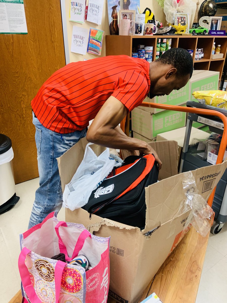 BrendellaChavis's tweet image. Mr. T. Washington (ATM) always thinking about the scholars ⁦@HighlandHtsES⁩. I could not do the work without dedicated service providers ⁦@HISD_Wraparound⁩ ⁦@TeamHISD⁩ ⁦@BTW_WRS⁩