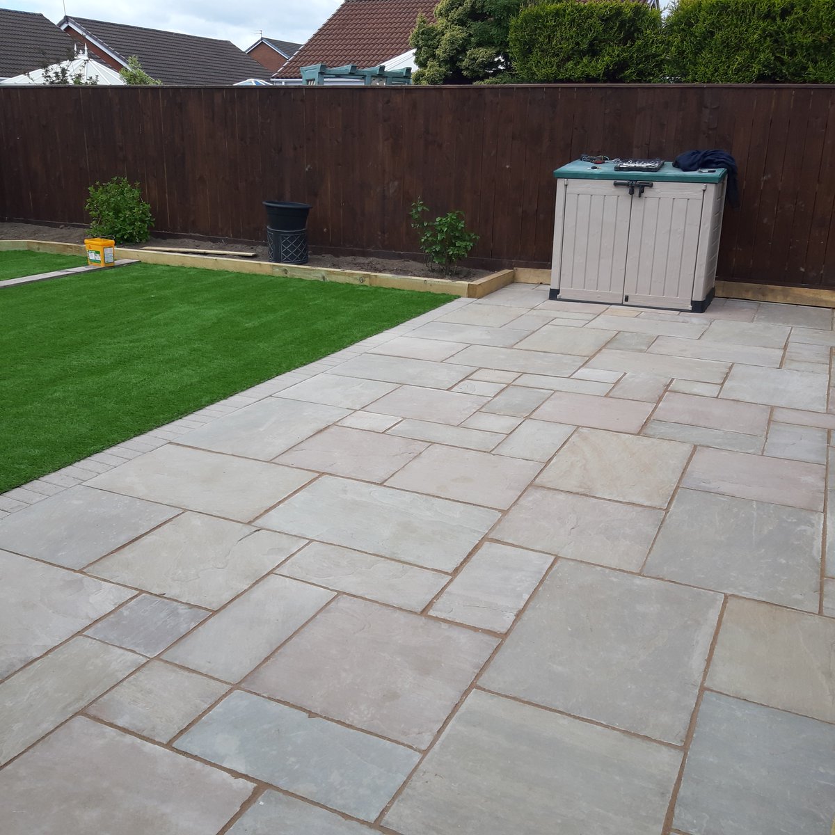 Ext_maintenance's tweet image. fake grass is available in different thicknesses. Sand stone in many colours.
