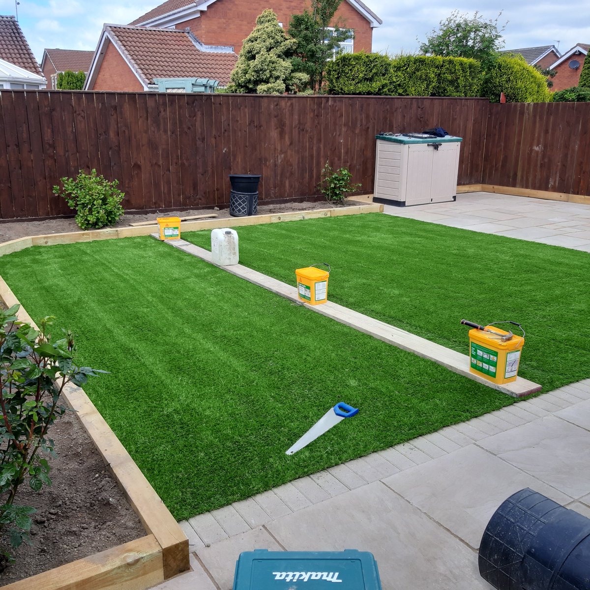 Ext_maintenance's tweet image. fake grass is available in different thicknesses. Sand stone in many colours.