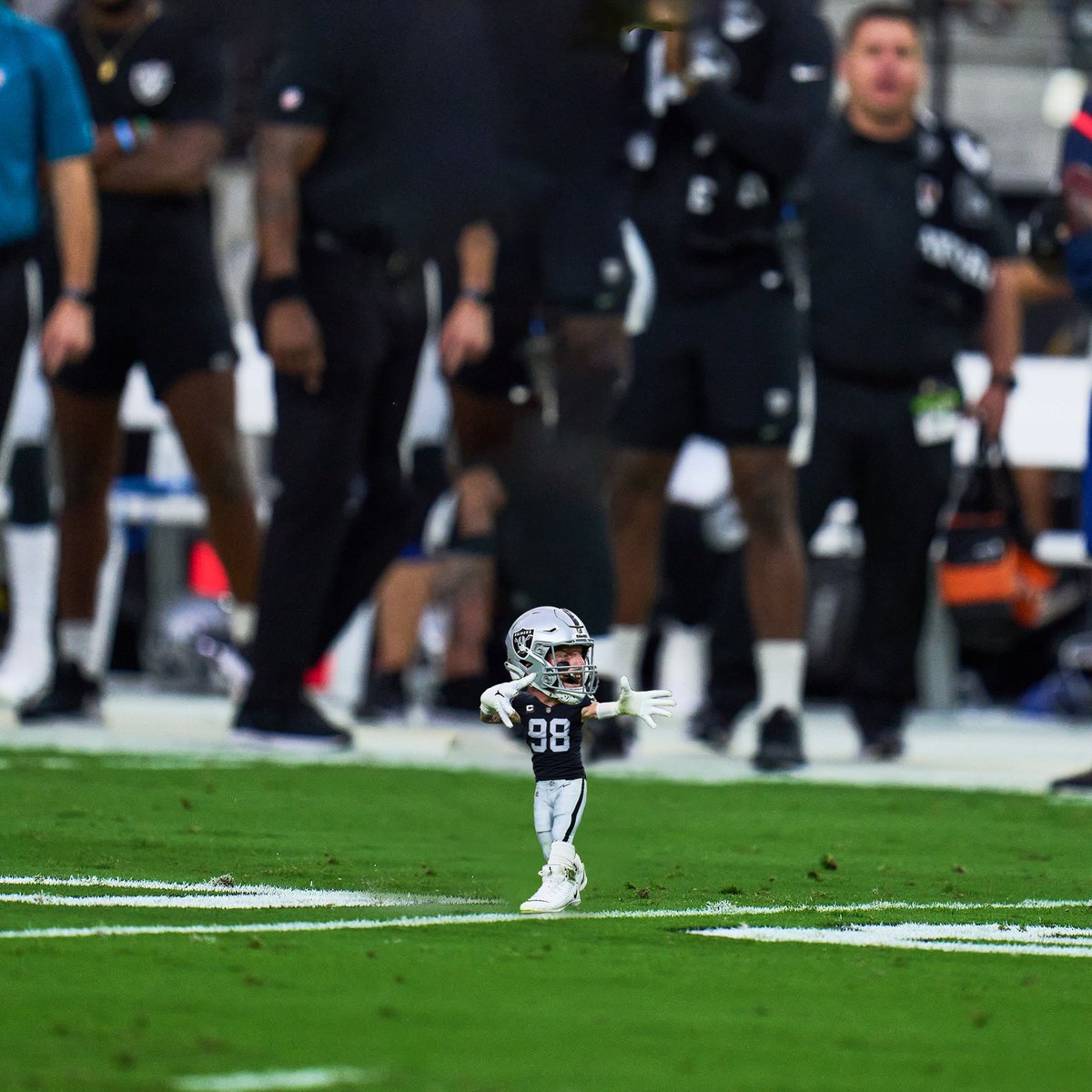 Raiders's tweet photo. Honey, we shrunk the team

@CrosbyMaxx x @derekcarrqb x @renfrowhunter x @iAM_JoshJacobs https://t.co/kpXhLIlTbG