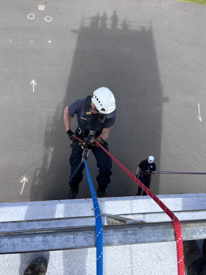 Eugene Springfield Fire (@esfpio) on Twitter photo Members from our Technical Rescue Team are in Salem this week training on rope rescue. It’s nice when we get to train with other great teams like <a href="/SalemFD/">Salem Fire Dept</a> !! Members from our Technical Rescue Team are in Salem this week training on rope rescue. It’s nice when we get to train with other great teams like <a href="/SalemFD/">Salem Fire Dept</a> !!
