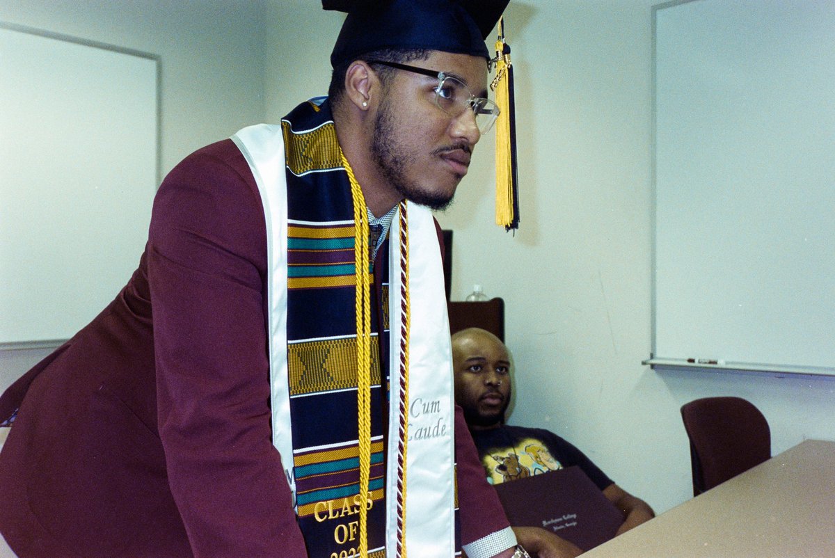 KoffiCup's tweet photo. Grad pics droppin soon https://t.co/HJTAq9Llpe