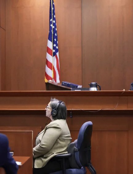 Lizbethne30's tweet photo. Judy the #Stenographer gets a standing round of applause from both sides attorneys and the gallery at end of jury instructions. #JudgePenneyAzcarate says “that’s a first.” 🙌❤️❤️👏👏 #JohnnyDeppVsAmberHeard https://t.co/c2MOPnGPjr