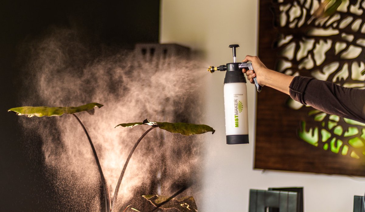 MistMaker_'s tweet photo. Heavy Duty 5 Nozzle Garden Sprayer Premium Ultra Fine Foliar Mist 😎🪴The best tool for your garden!

#plantlife  #plantsmakepeoplehappy #greenaesthetic #gardening #GardenersWorld https://t.co/P85TB6x2qi