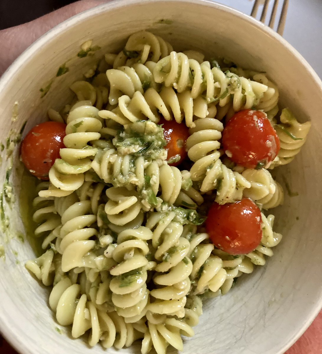 MariaCanEmb's tweet image. Very happy to have a friend who has plenty of wild garlic in her garden and grateful she shares some with me! Wild garlic pesto from a recipe by @DonalSkehan (with the addition of the juice of half a lemon) for dinner… nom nom nom 😋