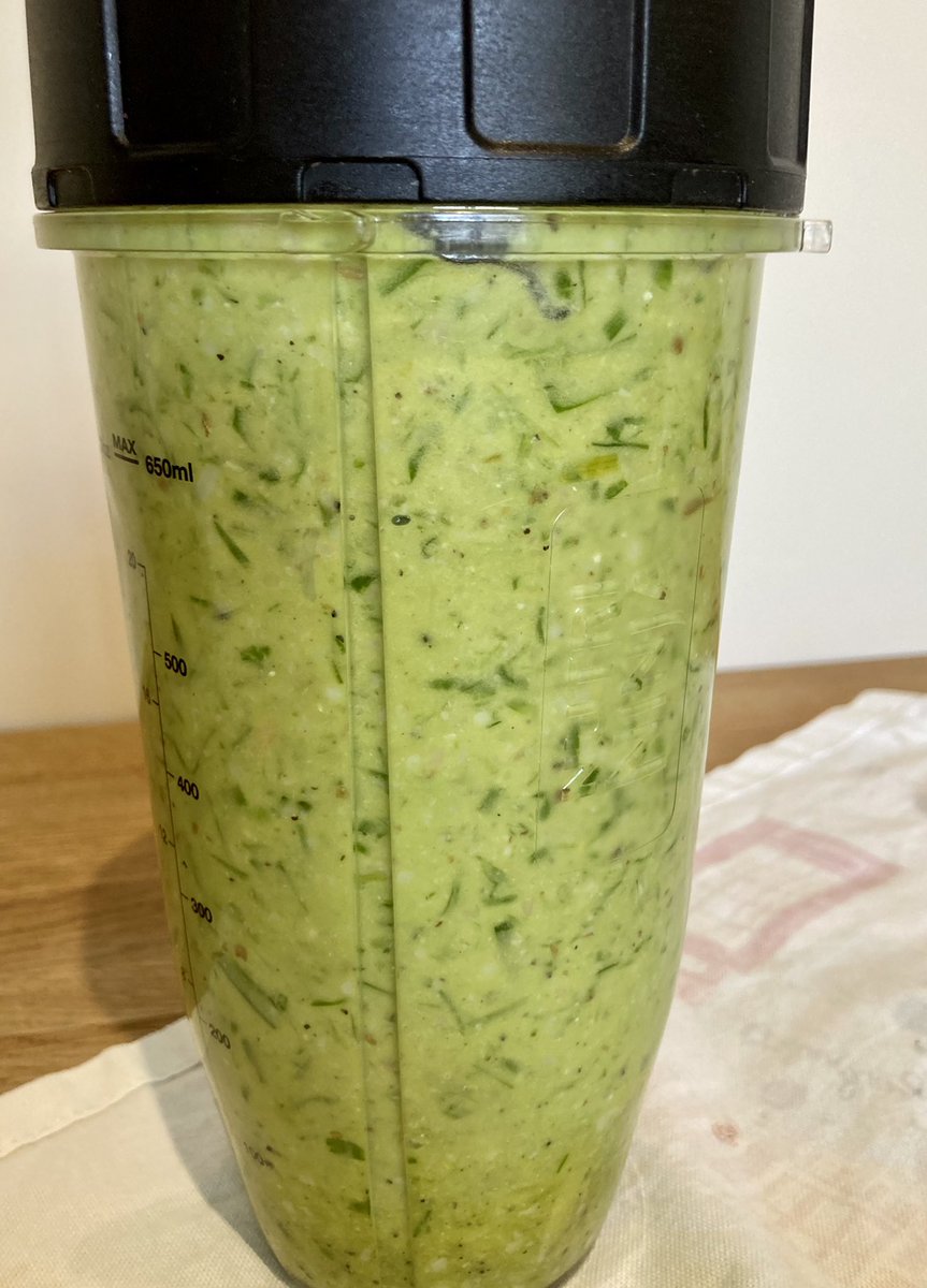 MariaCanEmb's tweet image. Very happy to have a friend who has plenty of wild garlic in her garden and grateful she shares some with me! Wild garlic pesto from a recipe by @DonalSkehan (with the addition of the juice of half a lemon) for dinner… nom nom nom 😋