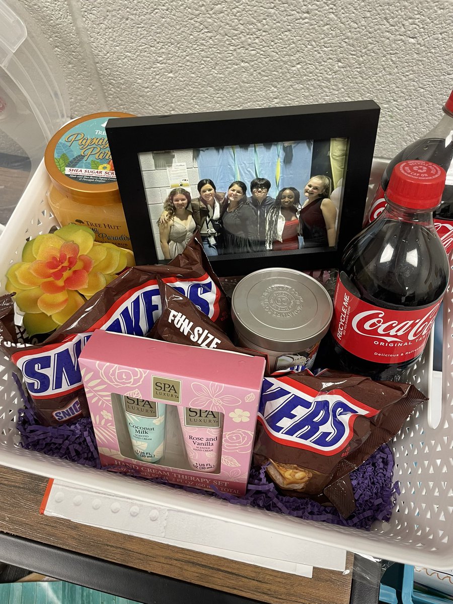 Ali__Lincoln's tweet photo. These Ss have my whole ❤️! Surprised me this am with a cake and a basket of my favorite things 🥹How did I get so lucky-
I hope they always know their impact on me and that I am better every day because of my students! #mywhy what a way to end the week!
#sd113a #oqreading https://t.co/QkXxl3lyCG