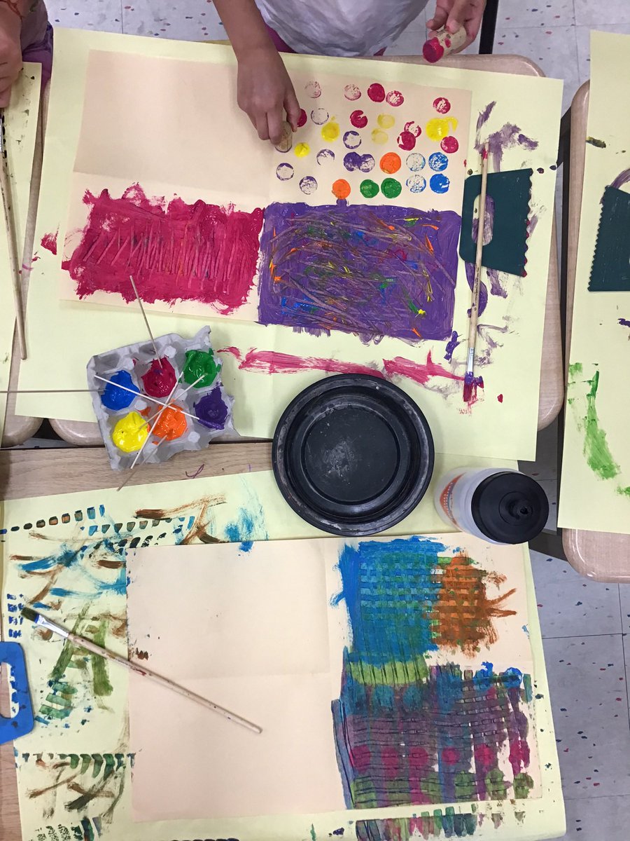 kristen_ortwein's tweet photo. When you give kids paint, they will explore! #paintedpaper #elementaryart #soontobeinsects @Panabaker_HWDSB https://t.co/SMnIjCCLQi