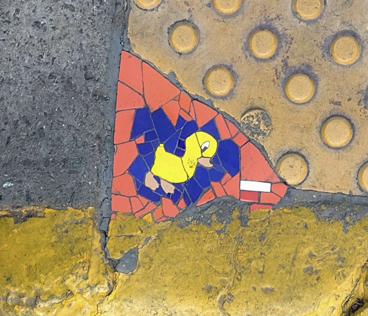paisajeante's tweet photo. En la esquina del parque Rivadavia, de Doblas y Av. Rivadavia, una amiga encontró esta intervención en la vereda lindante a la rampa peatonal.
¿Alguien sabe autoría de esta obra?
Ciudad de Buenos Aires.
#streetart https://t.co/8pNzaHgoKP