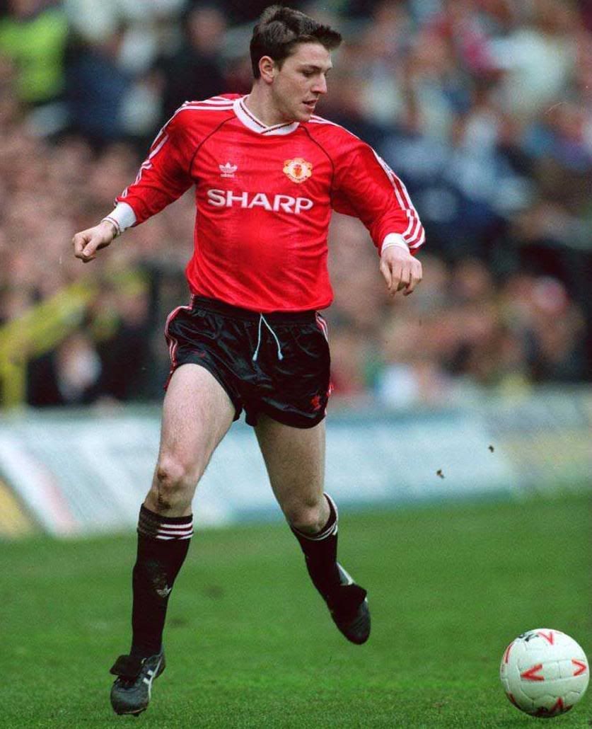 SurreySteve3's tweet photo. Scored 9 goals in 41 games for Manchester United FC in the 1990/91 season 👌 👍
#LeeSharp #ManchesterUnitedFC #football https://t.co/JiCeVkEZIS