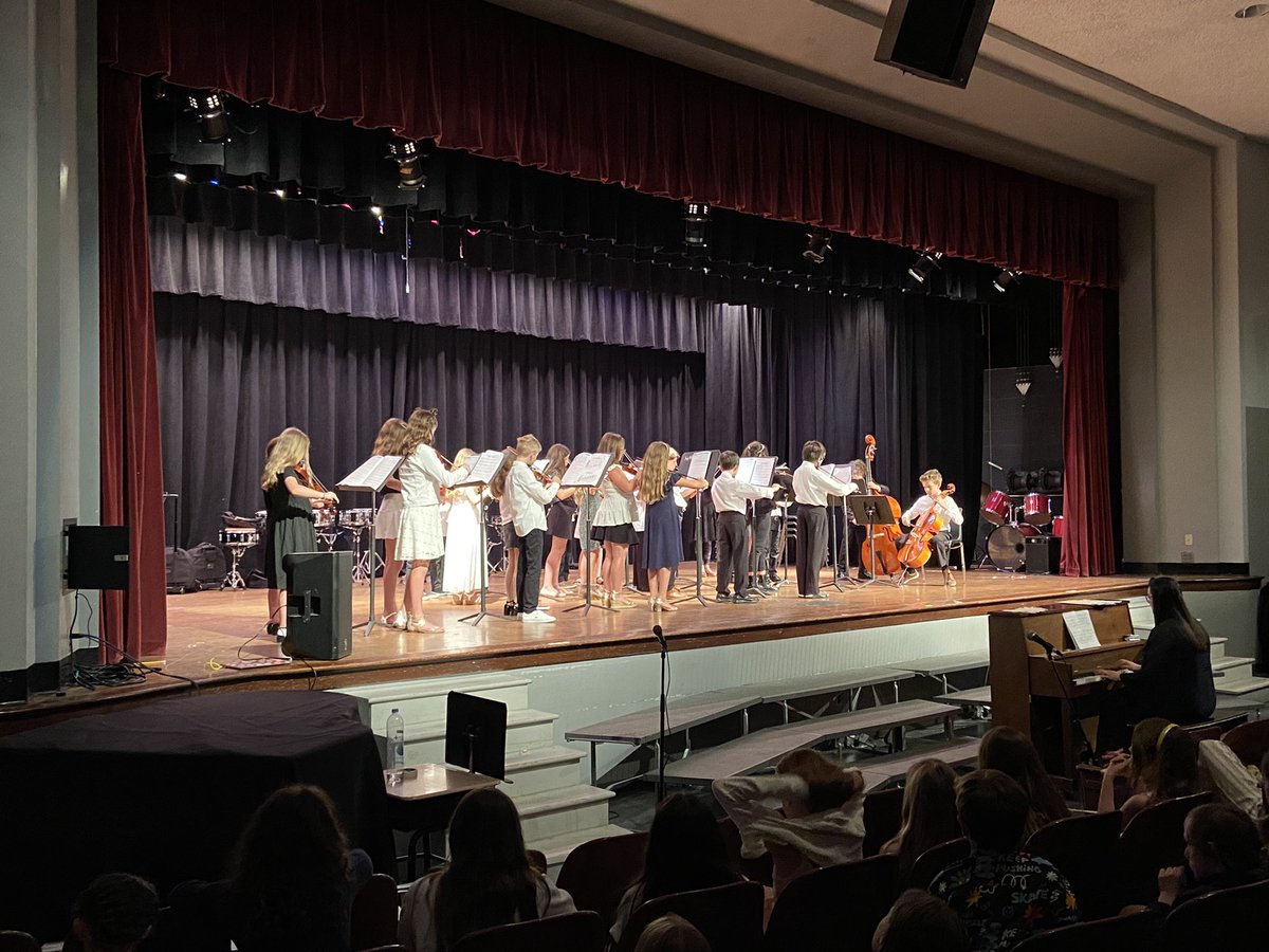 haddonES1's tweet photo. Rocking out at last night’s concert! Great job to our students and teachers. @_TeacherThomps @MrHeckersMusic @pollymurray @HaddonSchools https://t.co/v70rhPHyhm