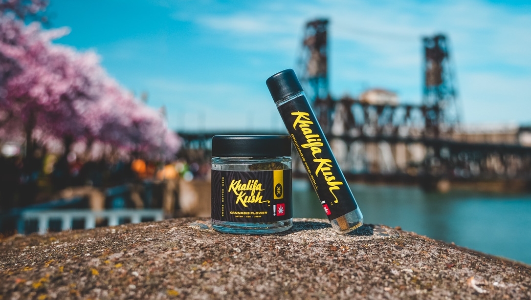 KaleafaCo's tweet photo. Oregon, you've been patient enough. @thekhalifakush is back in stock at all locations. 🤝 https://t.co/dldCfvcCVq