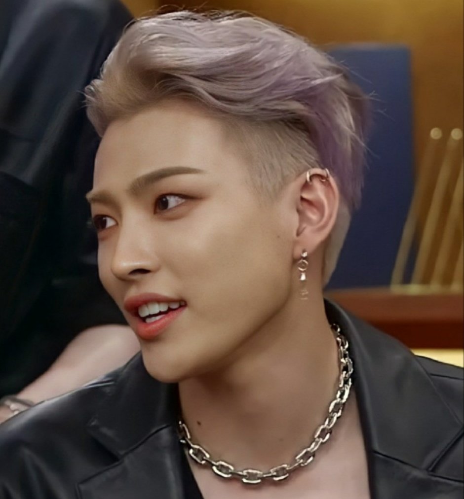 hjoongworld's tweet photo. this hongjoong was extremely hot https://t.co/9k0hXon4Im