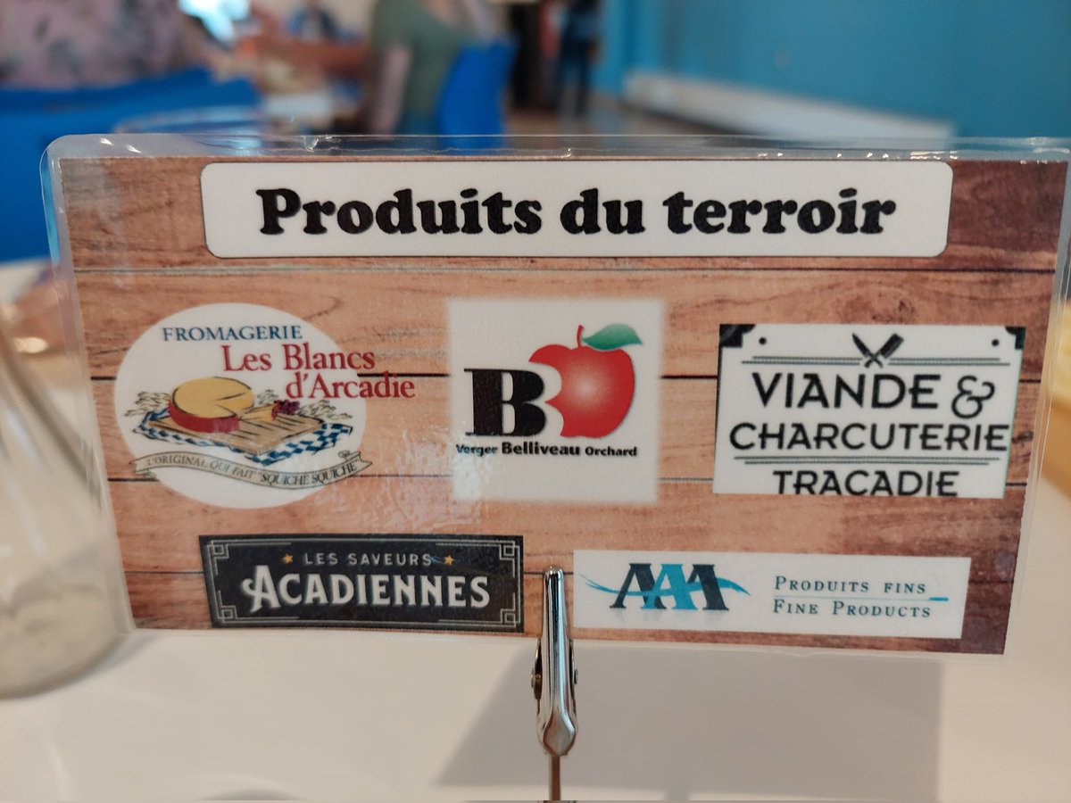 Une belle reconnaissance du personnel au campus de la Péninsule Acadienne <a href="/CCNBOfficiel/">CCNB</a> cet après-midi. En vedette, les produits du terroir et des décennies de dévouement.