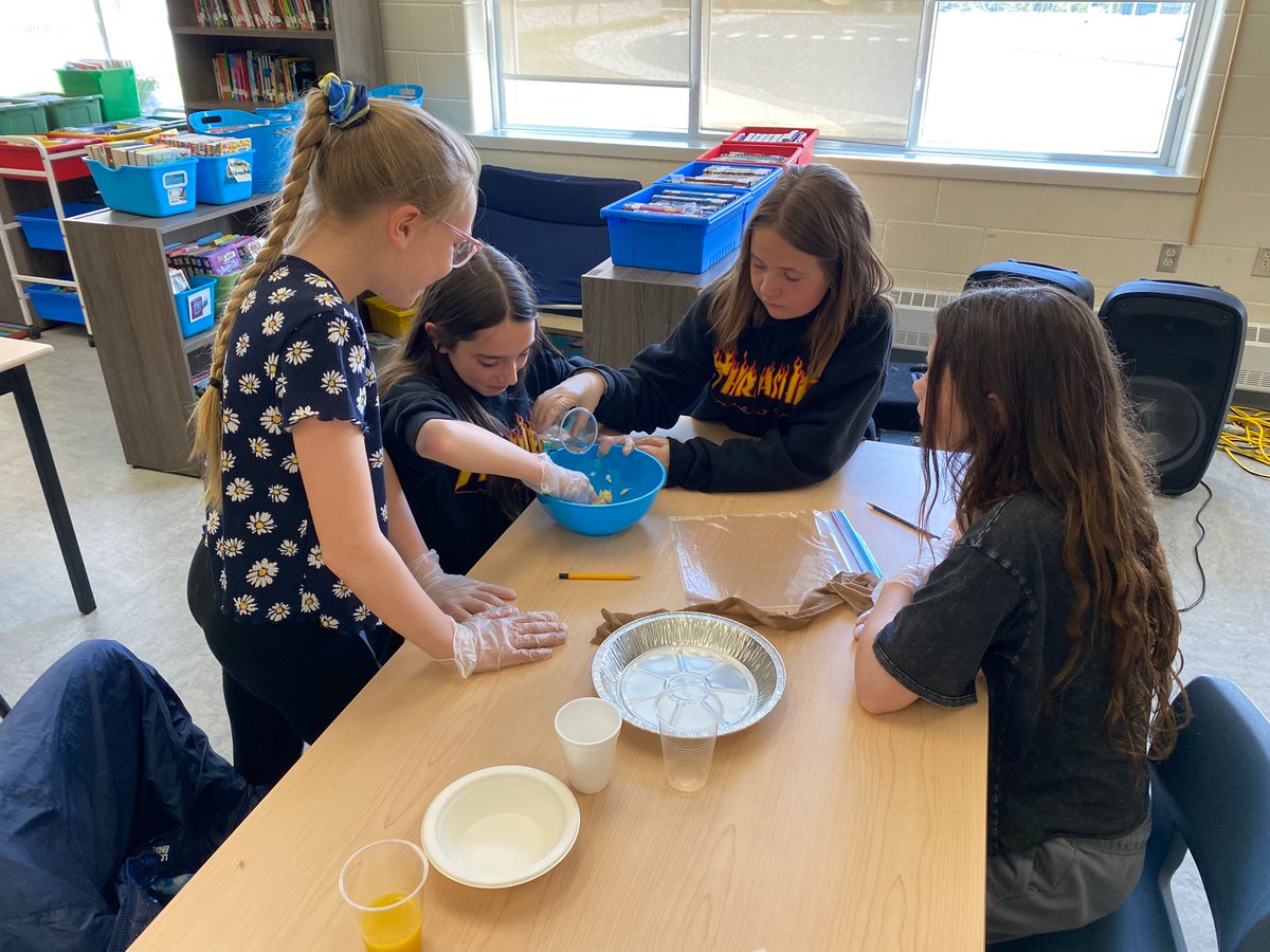 MsValDavis1's tweet photo. No better way to teach the digestive system than making poop! 💩 @JuniperRidgeNL https://t.co/juWgDLqq9B