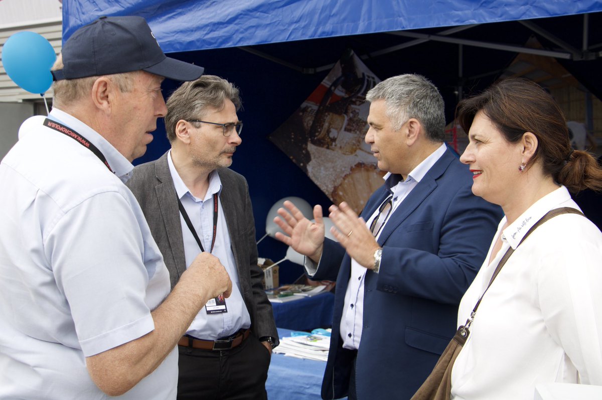 CroizierLaurent's tweet photo. #CarnetDeCampagne #Legislatives2022 #Circo2501 #FoireComtoise #Besançon #Agriculture
💬 « Élu député, je me battrai pour une agriculture française forte et indépendante ! »
Impossible de ne pas parcourir les allées de la foire comtoise et d’échanger avec les agriculteurs. https://t.co/nBgn8pT6lj