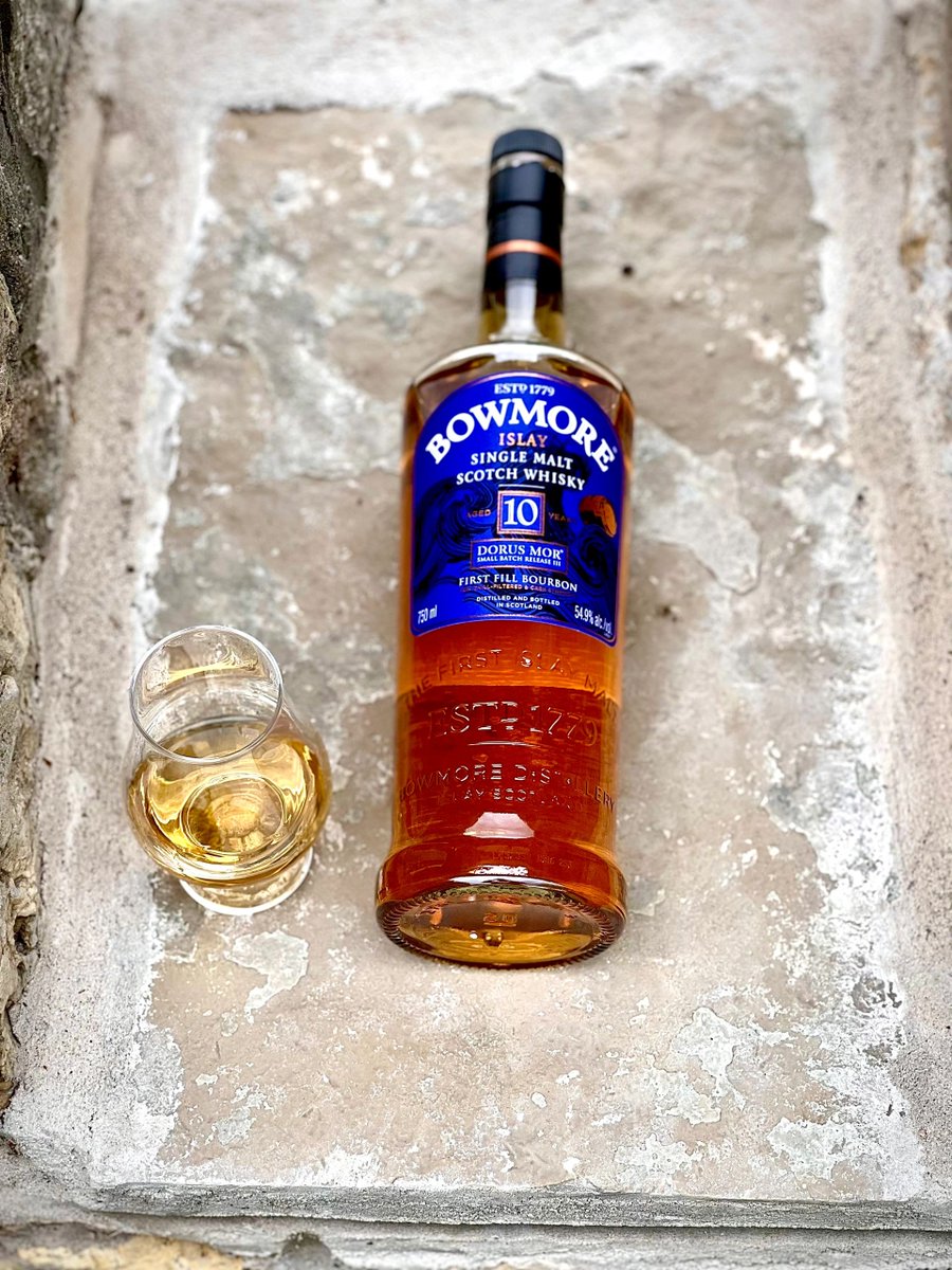 DuchessofIslay's tweet image. Bowmore Dorus Mor 10 Year
Learn all about one of the oldest distilleries in Scotland: The mysterious roots, the touch of royalty, &amp;amp; tasting notes on the delicious Dorus Mor 10 Year.

duchessofislay.com/the-whisky/f/b…

#bowmore #islaywhisky #scotch #bowmoredistillery