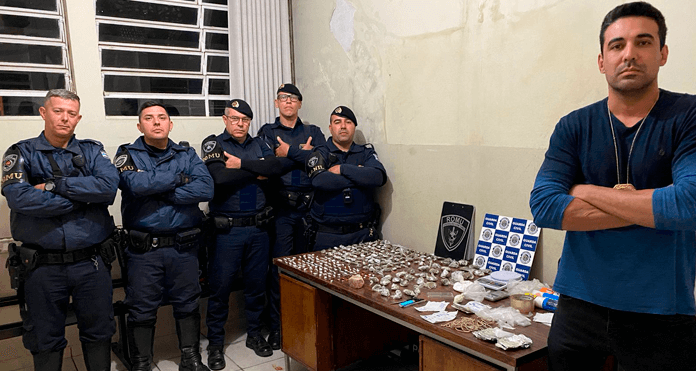 Capivari_Aqui's tweet photo. Dois dias depois da maior ocorrência do ano até aqui, a Guarda Civil de Capivari fez outra grande apreensão na noite desta quinta-feira, dia 26. Durante patrulhamento preventivo no bairro Ribeirão foipossível notar um homem em atitude suspeita em um

https://t.co/dYWmPbMcKC https://t.co/072vCA6X5i